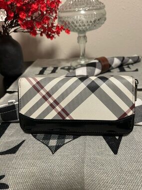 *FASHION Plaid Wallet in Black, White & Burgundy Unused and UNBRANDED